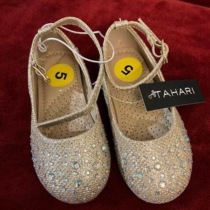 Brand new- never worn little girls gold dress shoes with diamonds, size 5